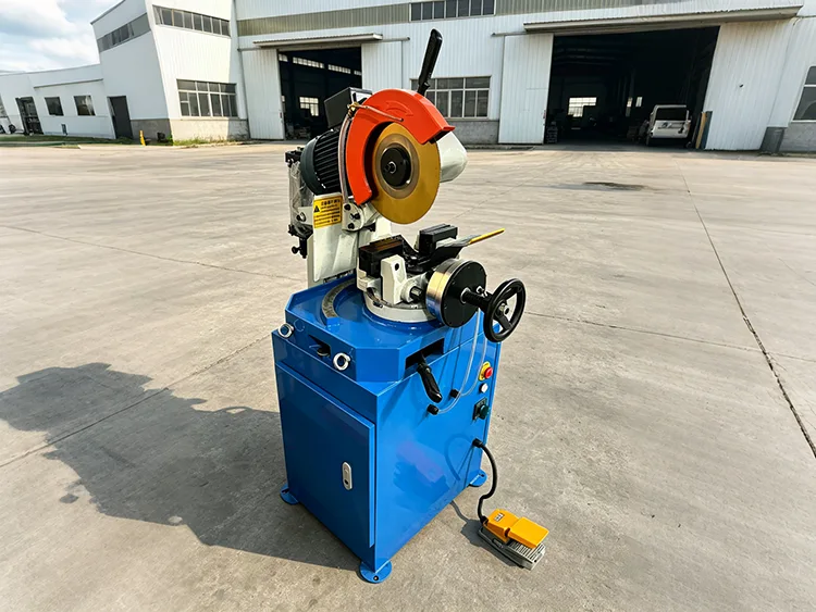 A máquina de corte de tubos XYOON realiza processamento de corte de tubos eficiente, suave e de alta precisão